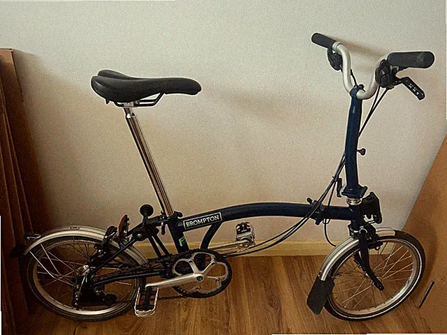 Brompton C Line M6L (6 Speed) folding bicycle - Navy BLUE (Excellent CONDITION)