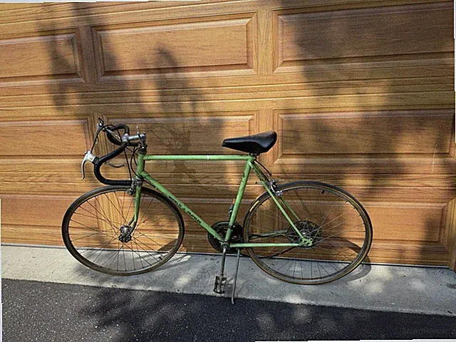 Schwinn Green Road Bike Drop Bar Handlebars w/ Kickstand No Suspension
