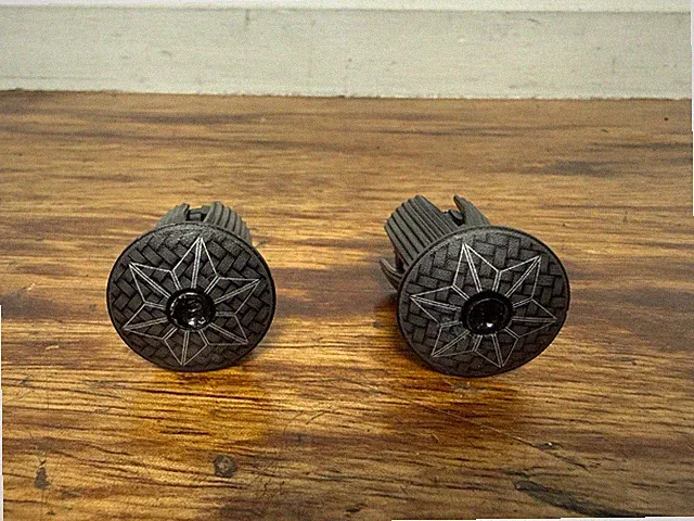 Supacaz Screw-in Bar Plugs Ends Handlebar Bicycle Black / Carbon Weave
